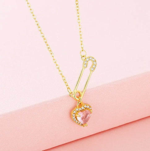 Exquisite Rhinestone Heart Necklace – Elegant Light Luxury Design