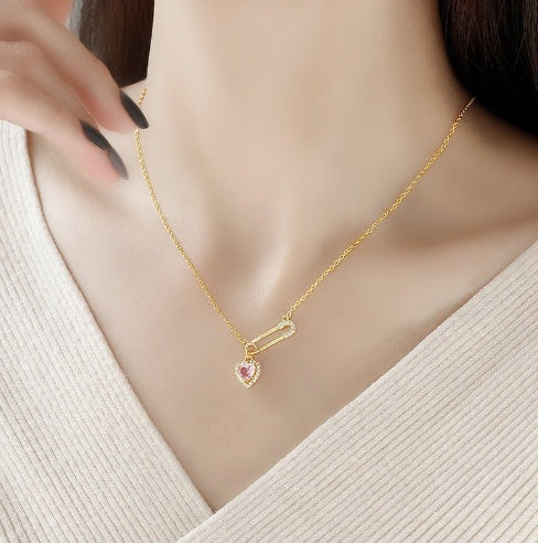 Exquisite Rhinestone Heart Necklace – Elegant Light Luxury Design